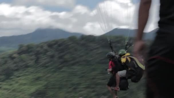Paragliding Recreational Competitive Adventure Sport Flying Paragliders Hilltop Puncak Cisarua — Wideo stockowe