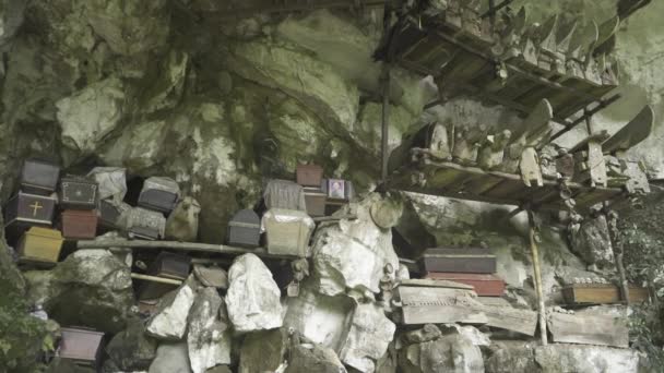 Hanging Tombs Londa Burial Caves Rock Cliff Cemetery Graveyard Kete — Vídeo de Stock