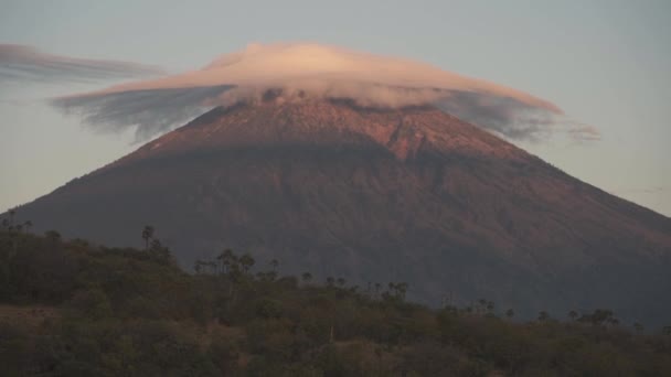 Lenticular Clouds Morning Sunrise Mount Agung Volcano Bali Indonesia — Vídeo de Stock
