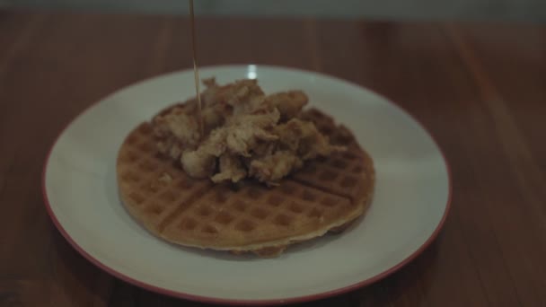 Crispy Waffle Pancake Topped American Style Fried Chicken Sugar Syrup — 비디오