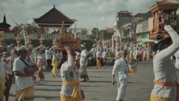 Bali Indonesia August 2022 Balinese People Ngaben Ceremony Procession Street — Vídeos de Stock