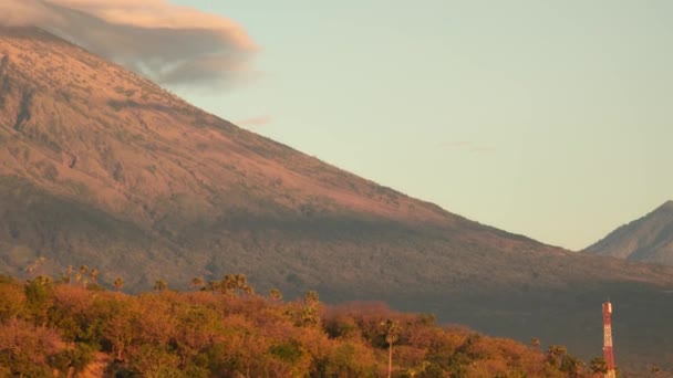 Lenticular Clouds Morning Sunrise Mount Agung Volcano Jemeluk Bay Amed — Video Stock