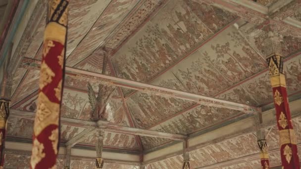 Bali Indonesia Painting Ceiling Kertha Gosa Ancient Justice Court Building — ストック動画