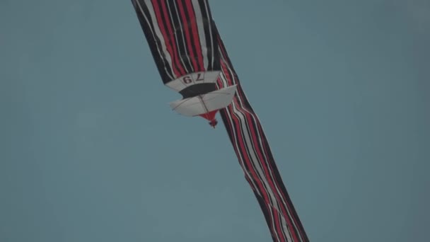 Balinese Traditional Kites Janggan Red White Black Long Tail Bird — Video