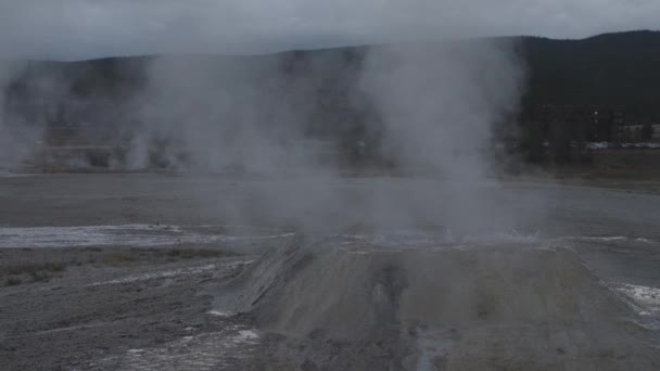 Cuenca Del Geiser Superior Del Supervolcán Parque Nacional Yellowstone Wyoming — Vídeo de stock