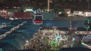 Dallas, Teksas, ABD - 14 Ekim 2022: TEXAS SKYway Kablo Araba Gondolası ve Eyalet Fuarı Gece Yarısı Atmosferi