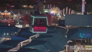 Dallas, Teksas, ABD - 14 Ekim 2022: TEXAS SKYway Kablo Araba Gondolası ve Eyalet Fuarı Gece Yarısı Atmosferi