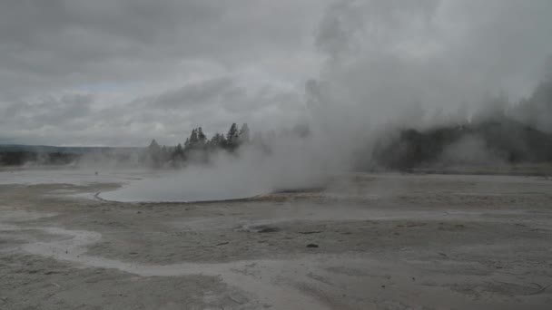 Fonte Paint Pot Trail Hot Springs Geyser Supervulcão Yellowstone National — Vídeo de Stock