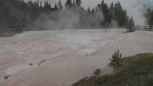 Fonte Paint Pot Trail Hot Springs Geyser Supervulcão Yellowstone National — Vídeo de Stock
