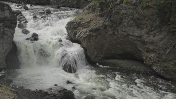 黄石公园火孔瀑布瀑布怀俄明州慢动作 — 图库视频影像