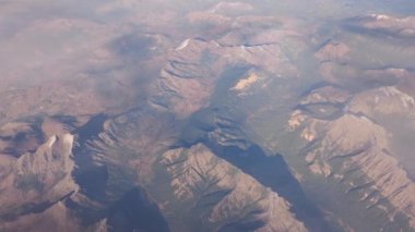 Wyoming Rocky Dağlarının Üzerinde Uçan Hava Görüntüsü