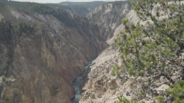 Yellowstone Ulusal Parkı 'nın Büyük Kanyonu' ndaki Yellowstone Nehri, Wyoming İlham Noktası 'ndan