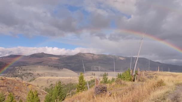 Dubbel Regnbåge Över Himlen Yellowstone National Park Wyoming — Stockvideo