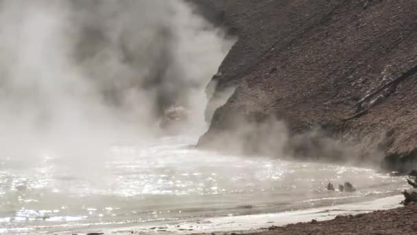 Lervulkanspår Varma Källor Och Geyser Supervulkanen Yellowstone National Park Wyoming — Stockvideo