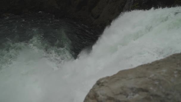 Blick Auf Den Wasserfall Brink Upper Falls Und Den Yellowstone — Stockvideo