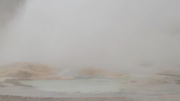 Hydrothermal Hot Springs Fountain Paint Pot Trail Yellowstone National Park — Stock Video