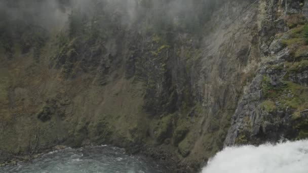 Brink Upper Falls Waterfall View Yellowstone River Grand Canyon Yellowstone — Videoclip de stoc