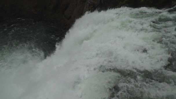 Blick Auf Den Wasserfall Brink Upper Falls Und Den Yellowstone — Stockvideo