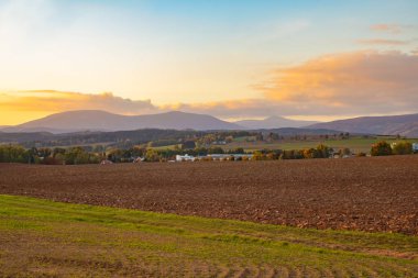Gün batımında Çek dağları