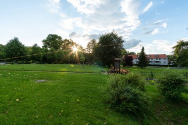 Şehir parkındaki güzel yaz manzarası