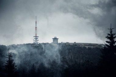 Dağdan gelen anten Ulusal Park 'ta kırıldı.