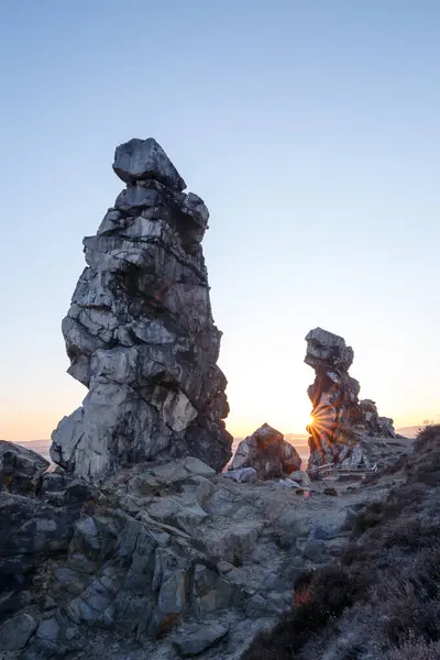 Parede Demônios Sólidos Pedra Nas Montanhas Harz Início Manhã — Fotografia de Stock