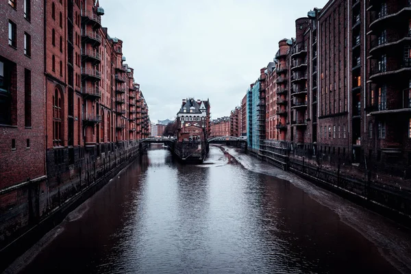 Ville Portuaire Avec Entrepôt Hambourg Crépuscule — Photo