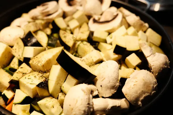 Legumes Saborosos São Cozidos Uma Panela — Fotografia de Stock