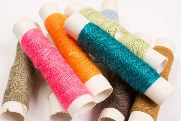 Kleurrijke Katoenen Garens Rollen Voor Het Naaien Draadspoelen Voor Textielindustrie — Stockfoto