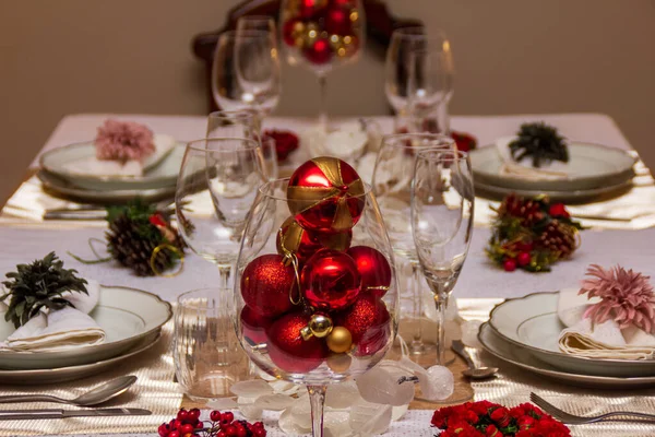 Mesa Jantar Natal Com Ornamentos Decorativos Para Almoço Dia Natal — Fotografia de Stock