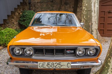Salvador Dal 'ın İspanya' nın Pbol kentindeki Galaya için aldığı şatoda Orange Gala 'nın Datsun arabası var. Fotoğraf 12: 08 2021 'de çekildi.