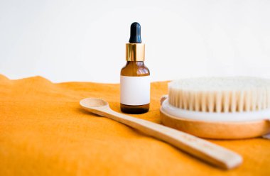 Ev yapımı SPA kozmetik ürünleri. Kuru fırça, organik yağ, havlu. Kuru vücut masajı için selülit önleyici fırça. Kadınların organik bakımı. Selüliti ve evdeki vücut sorununu önler. Yüksek kalite fotoğraf
