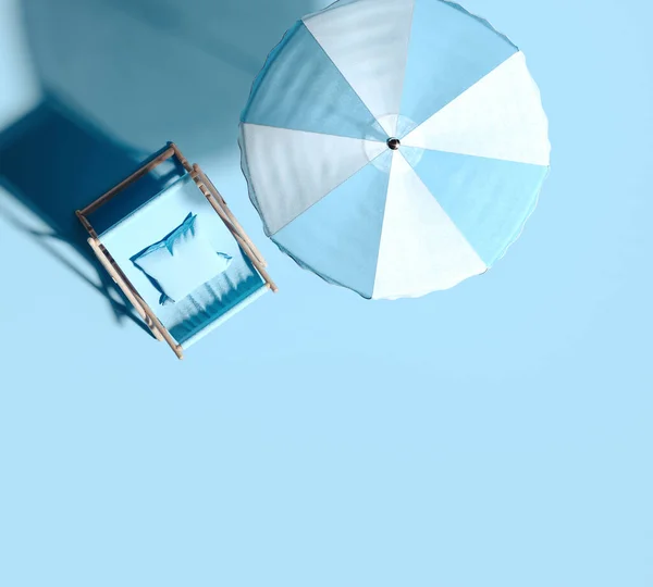 Bovenaanzicht Van Blauwe Strandstoel Parasol Blauwe Zomerachtergrond Rendering Illustratie Stockfoto