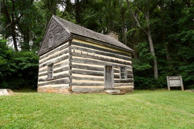 Peaks of Otter area on Blue Ridge Parkway. Polly Woods Ordinary, or early tavern, served travelers on the Buchanan to Liberty Turnpike. Accommodations offered food, lodging.