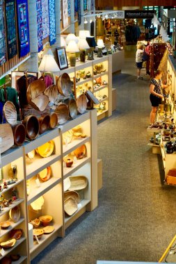 Asheville, North Carolina: Southern Highland Craft Guild, The Folk Art Center is a museum of Appalachian arts and crafts on the Blue Ridge Parkway. Allanstand Craft Shop is on the first floor.