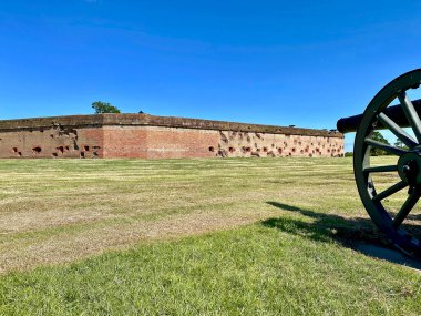 Savannah, Georgia: Fort Pulaski National Monument. American Civil War fort, Confederate Army surrendered fort to Union after rifled cannon siege. Cannon and damaged wall with shots. 