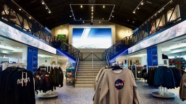 Kennedy Uzay Merkezi, Florida, ABD: Uzay Dükkanı hediye dükkanı. NASA 'nın en büyük koleksiyonu. Satılık hediyelik eşyalar ve koleksiyonlar.. 