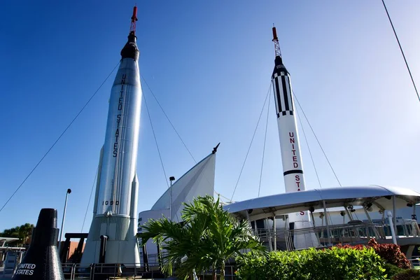 Kennedy Space Center Florida Usa Heroes Legends Building Und Astronaut — Stockfoto