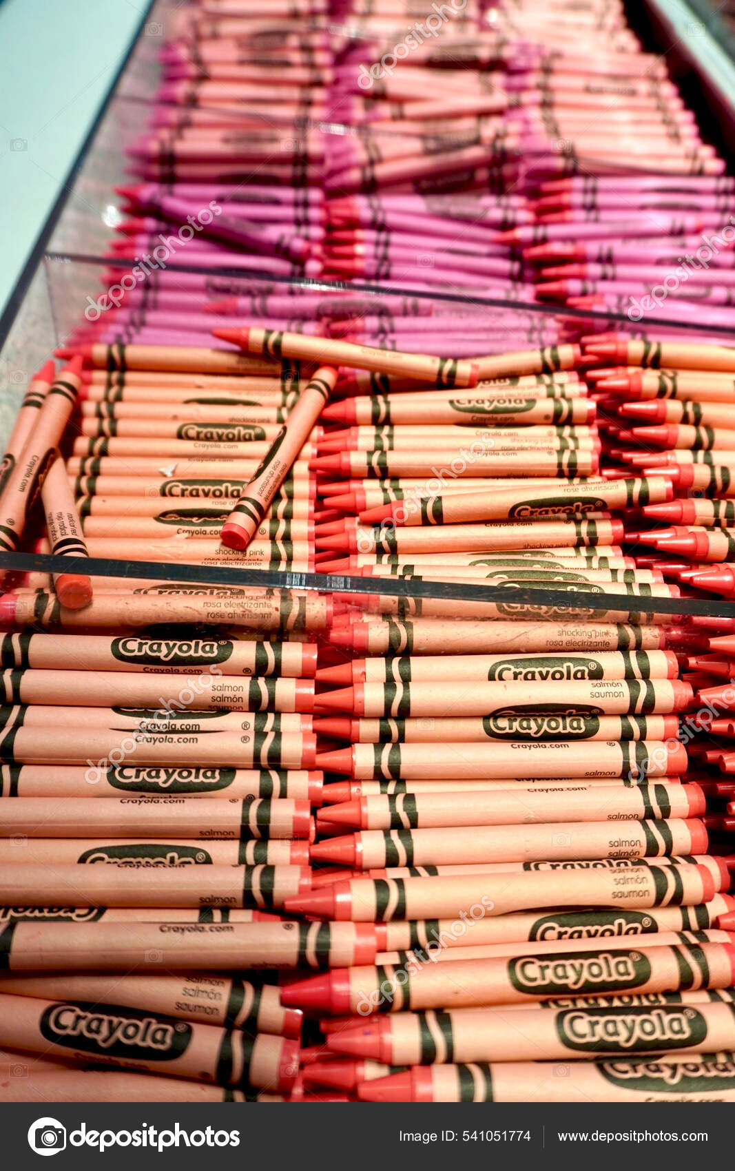 Salmon Pink Crayola Crayons Pick Your Pack Crayola Experience Mall – Stock  Editorial Photo © EWYMedia #541051774