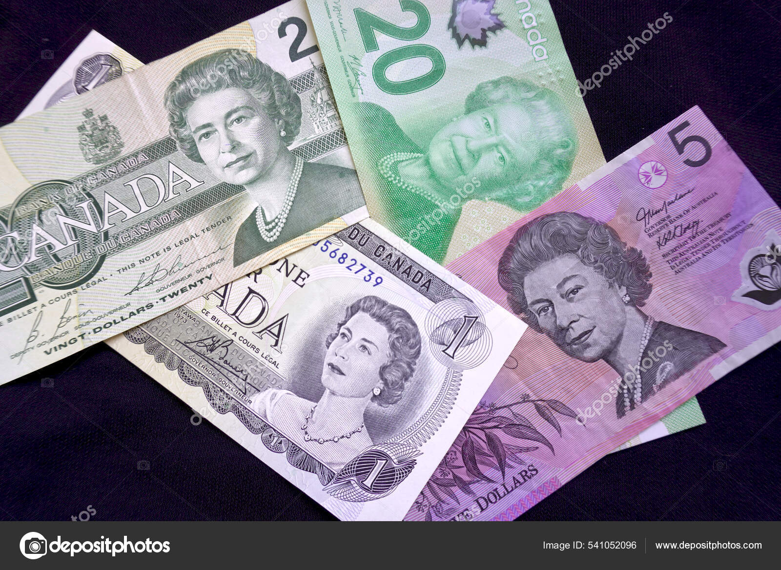 캐나다 오타와 엘리자베스 초상화가 캐나다와 오스트레일리아 나이가 새로운 Cad Cad — 스톡 에디토리얼 사진 © EWYMedia  #541052096