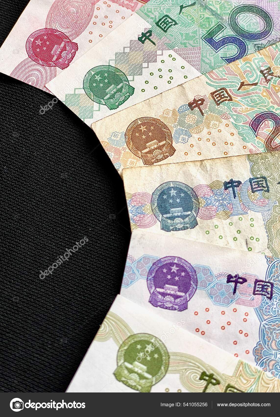 人民币是中华人民共和国的官方货币人民币是中国人民银行中国货币管理部门发行的人民币的基本单位—— 库存社论照片© EWYMedia #541055256