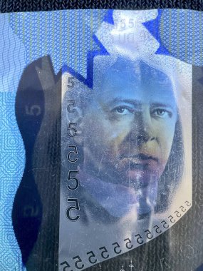 Ottawa, Ontario, Kanada: Kanada 'nın 2011 sınır para biriminin 5 dolarlık polimer faturası. Kanada Başbakanı Wilfrid Laurier 'in hologram görüntüsü. 