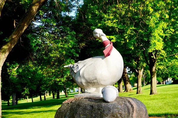 New Ulm Minnesota Riverside Park Gertie Goose Heykeli New Ulm — Stok fotoğraf