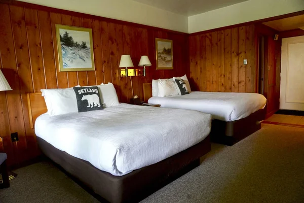Hotelzimmer Franklin Cabin Skyland Resort Shenandoah Nationalpark Zwei Doppelbetten Mit — Stockfoto