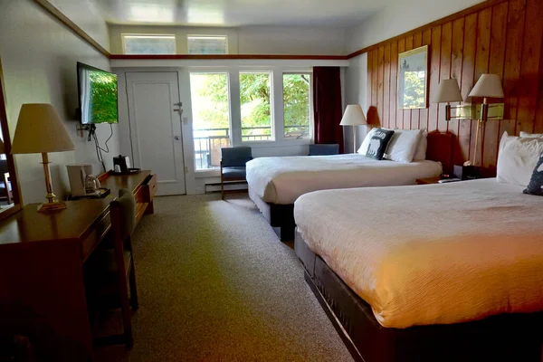 Hotelzimmer Franklin Cabin Skyland Resort Shenandoah Nationalpark Zwei Doppelbetten Mit — Stockfoto