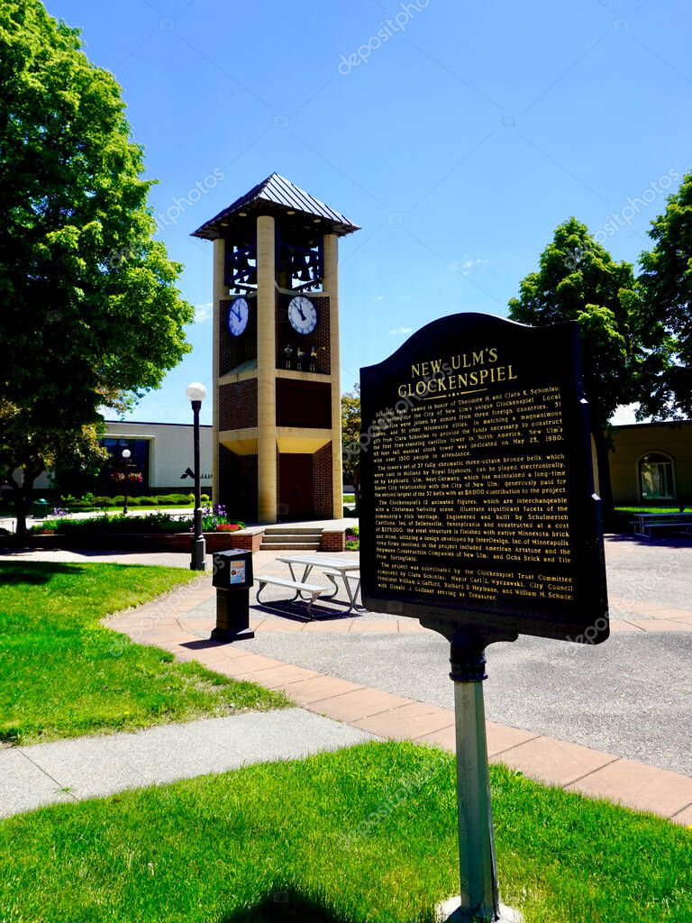 New Ulm, Minnesota Glockenspiel, una torre de reloj musical de 45 pies
