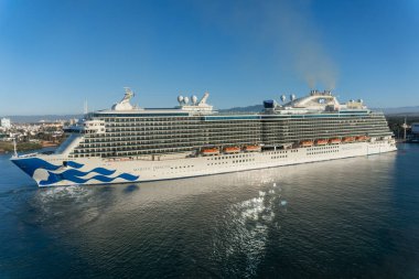 Majestic Princess Cruise Ship şu anda Carnival Corporation plc 'in yan kuruluşu Prenses Cruises tarafından işletilen Kraliyet sınıfı bir yolcu gemisidir. Puerto Vallarta, Meksika