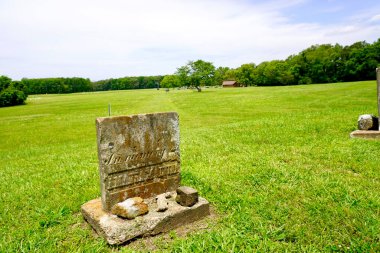 Yoksulluk Noktası Dünya Mirası Tarihi Anıtlar Sitesi Yoksulluk Noktası kültürü tarafından inşa edilmiş. Yerleşimci Amanda Malvina 'nın 1800' lerden kalma mezar taşıyla D tepesi..