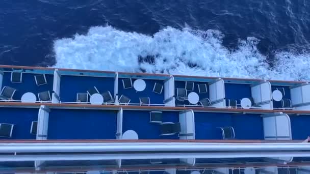 Kreuzfahrtschiff Backbordseite Balkone Und Schiffswand Ungewöhnlicher Blick Von Oben Auf — Stockvideo