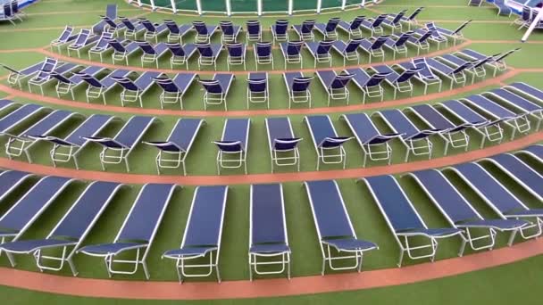 Port Everglades Slow Pan Empty Lounge Chairs Flags Emerald Princess — Vídeo de stock